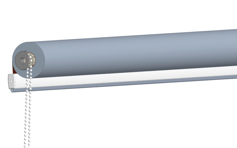 trecerea lănțișorului de acționare prin capac în timpul montajului roletei