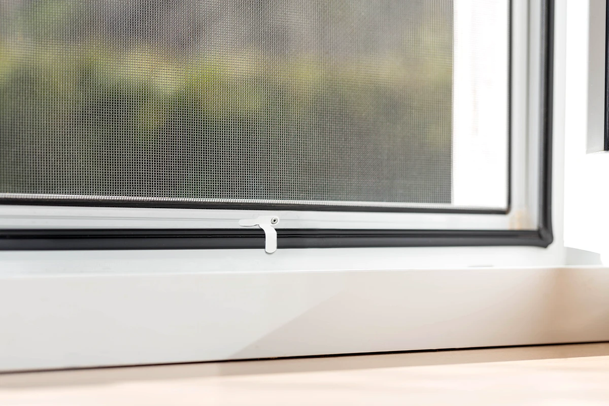 Plasă anti-insecte pentru fereastră destinată comenzii de piese de schimb.